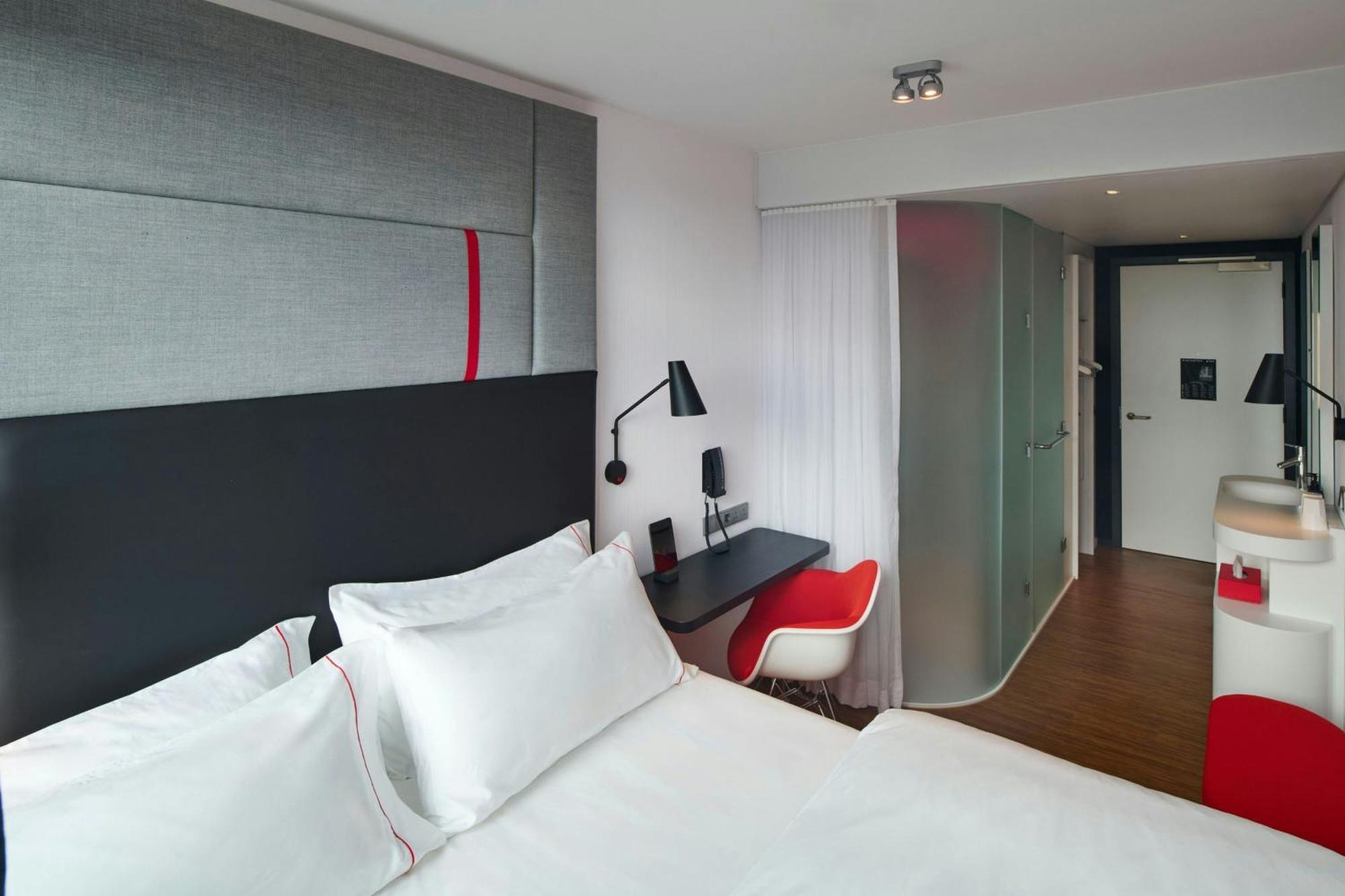 King Room,1766423615:JPEG